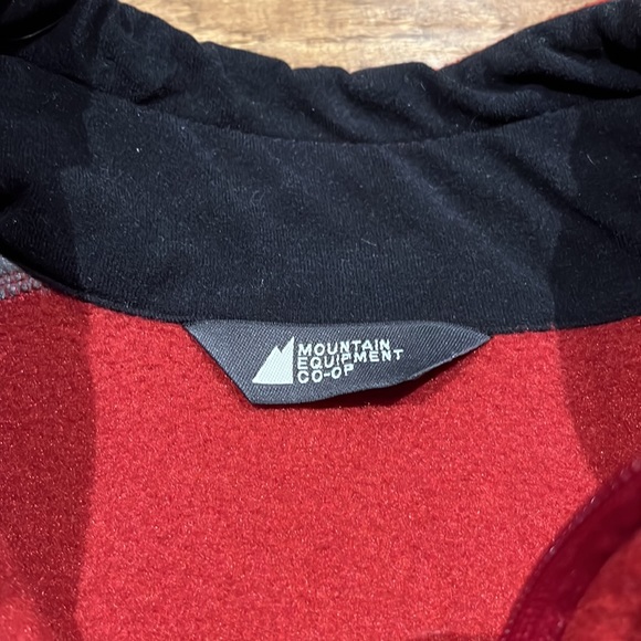 MEC fleece red and grey vest - Picture 6 of 9